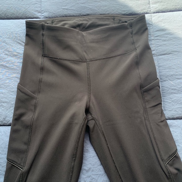 black lululemon leggings size 4 - Picture 2 of 6